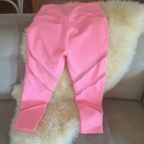 Alo Yoga Cropped Leggings - Picture 3 of 5